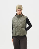 LIGHT DOWN VEST media