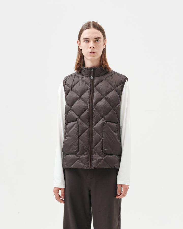 LIGHT DOWN VEST media