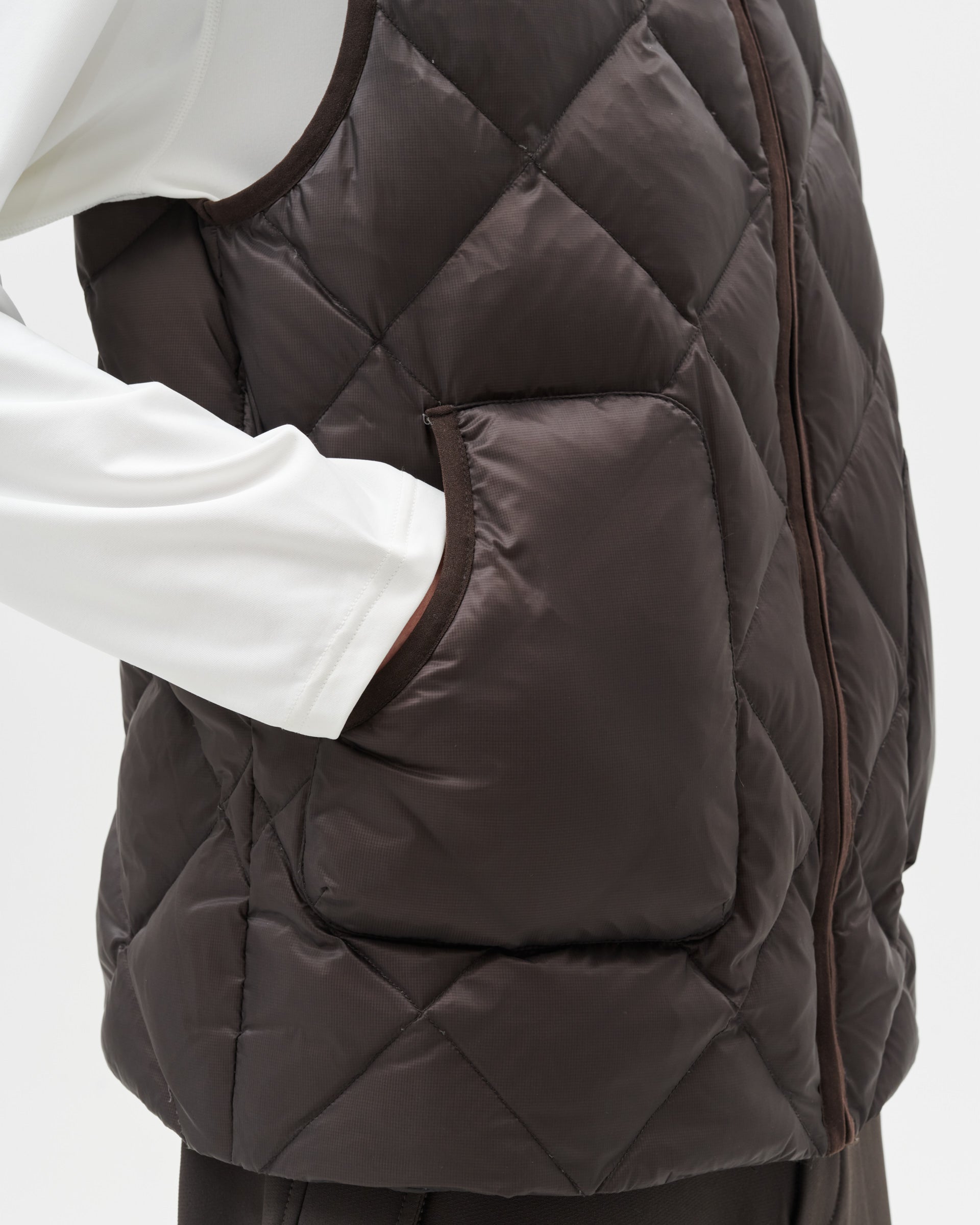 LIGHT DOWN VEST