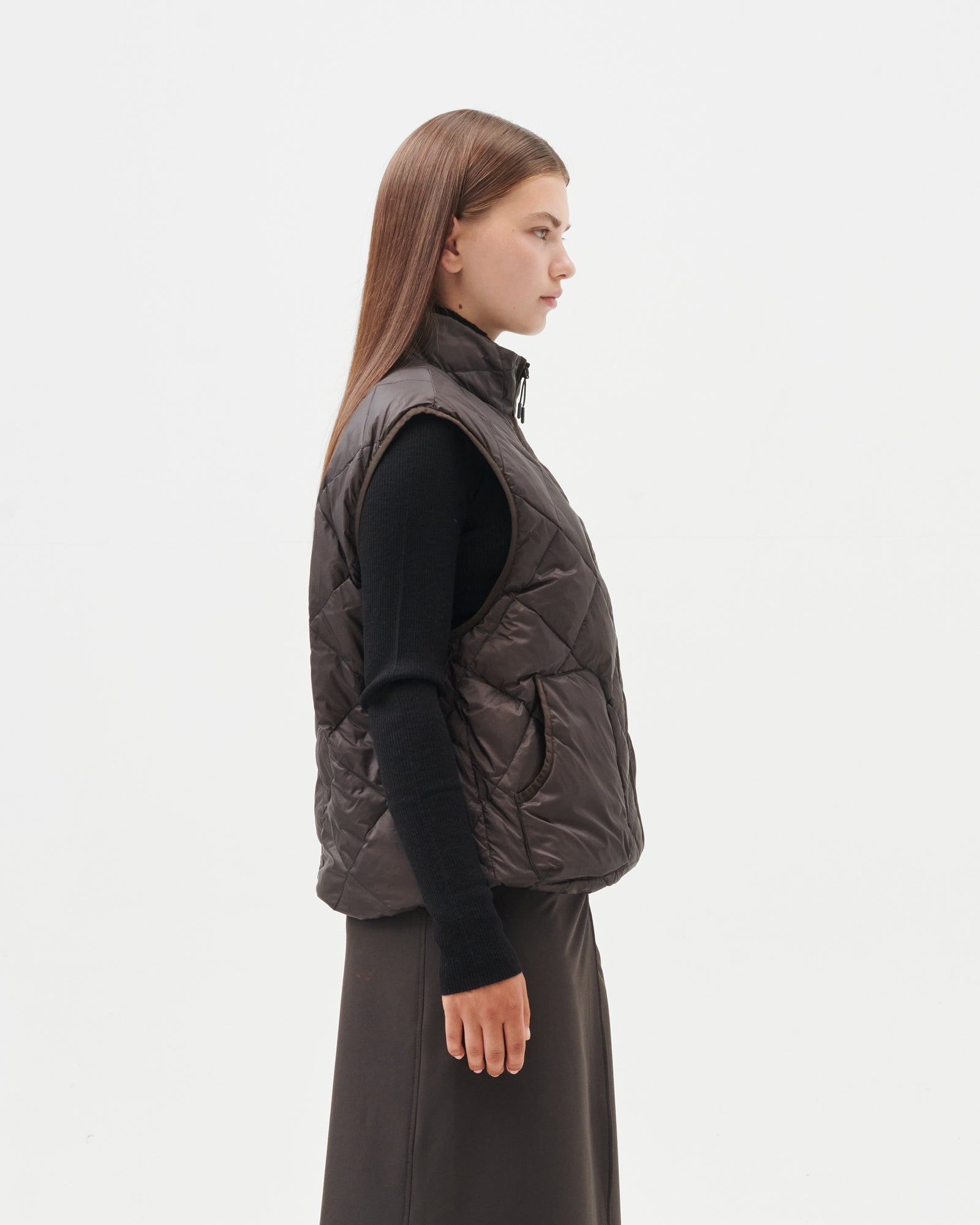 LIGHT DOWN VEST
