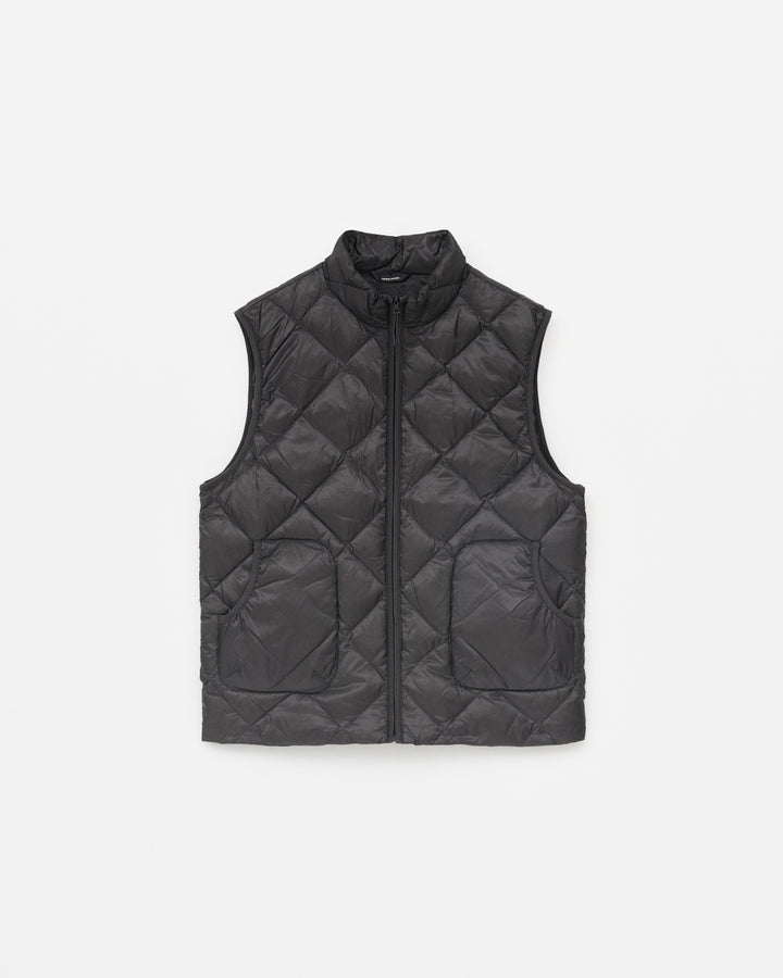 BASE LT DOWN VEST flat model media