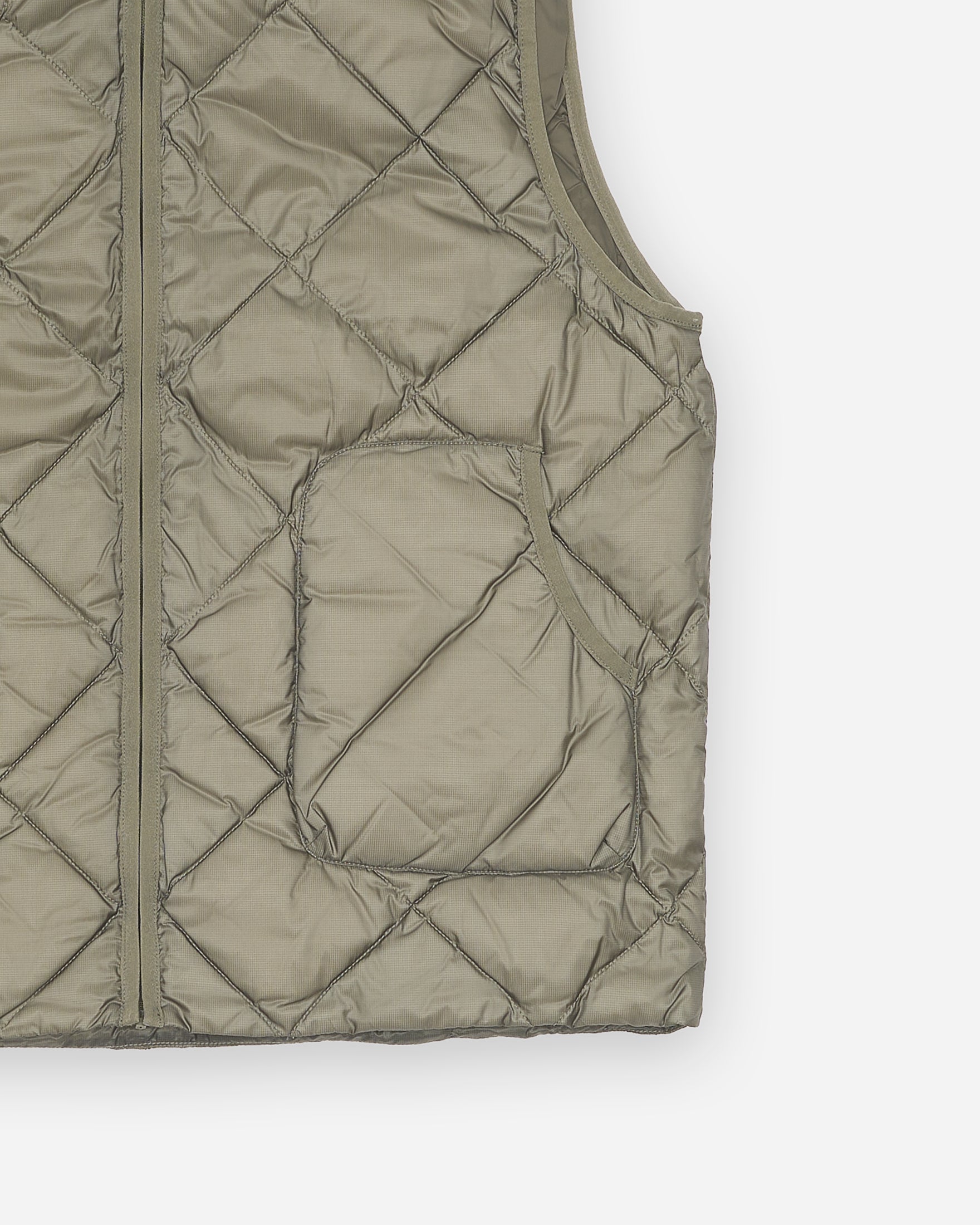 LIGHT DOWN VEST